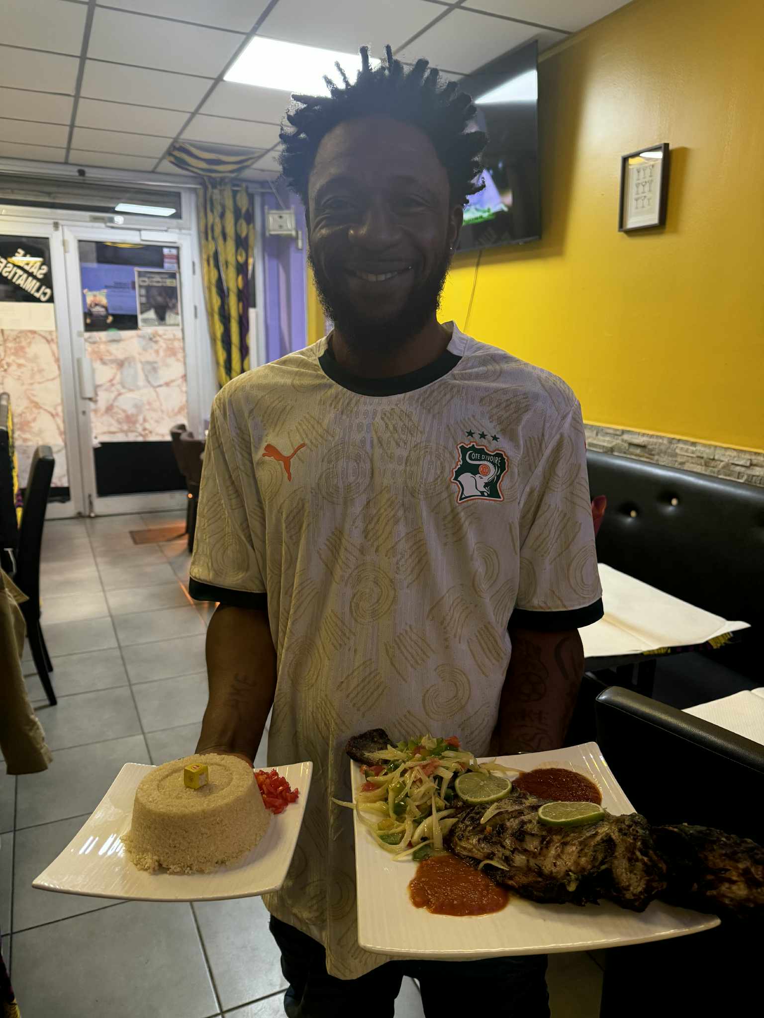 Service en salle au restaurant L'Ehotilé Chez Chichi